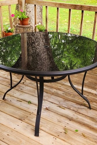 Round Patio Table w/2 Chairs 
