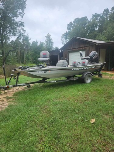 2017 Tracker with a 40hp Mercury 4 stroke motor 