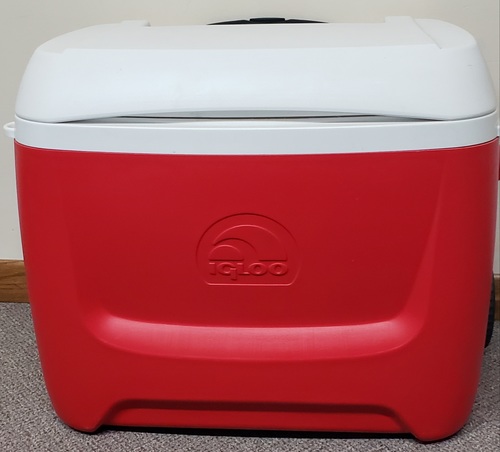 LARGE IGLOO COOLER WITH WHEELS