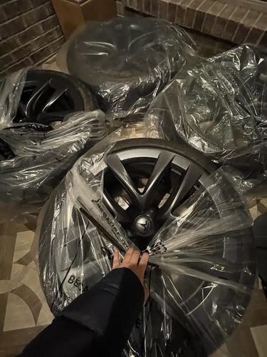 Tesla Model S 21″ OEM Arachnid Wheels (Tires With Rims)