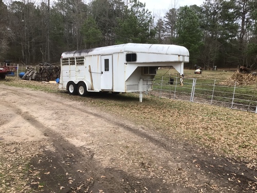 Horse trailer 