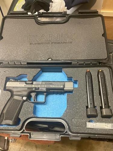 Canik tp9sfx 9mm w/ 4 mags/100rds/light